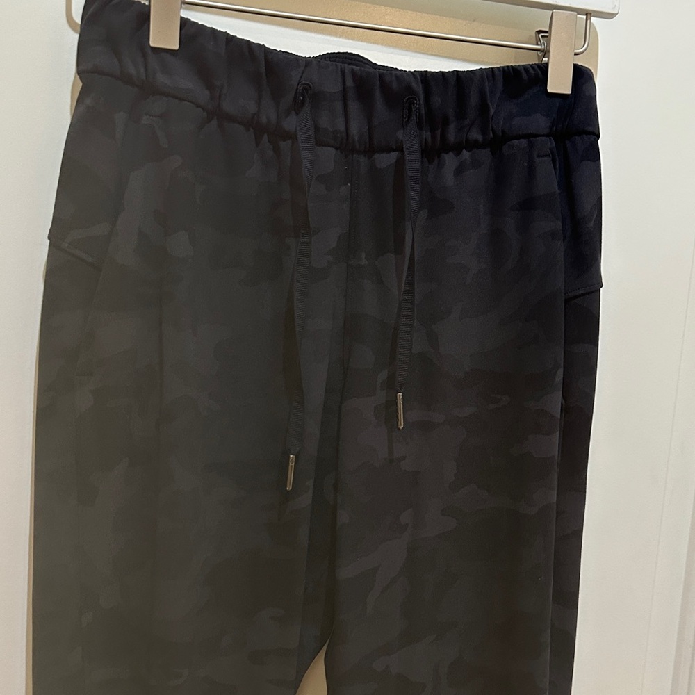 Lululemon Athletica Black Camo ON THE FLY LUXTREME 2 pants - Picture 3 of 4